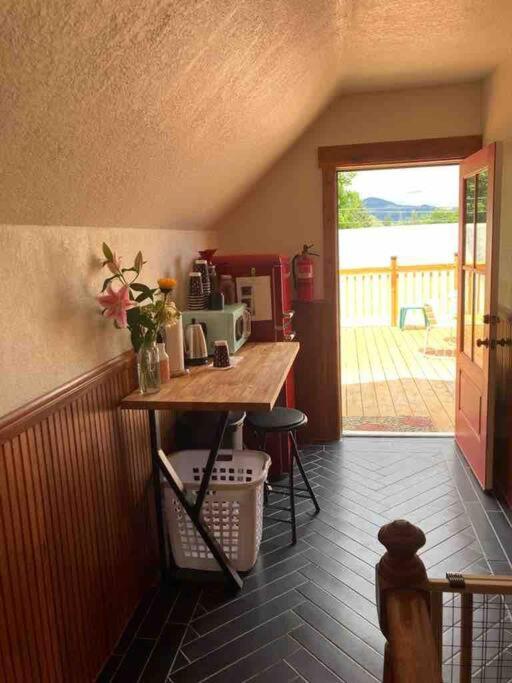 Victorian Guest Getaway-20Mins To Glacier National Park-10Mins To Airport! Columbia Falls Exterior photo