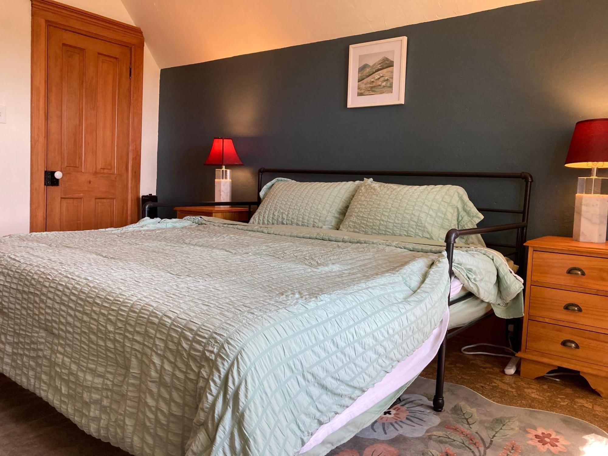 Victorian Guest Getaway-20Mins To Glacier National Park-10Mins To Airport! Columbia Falls Exterior photo
